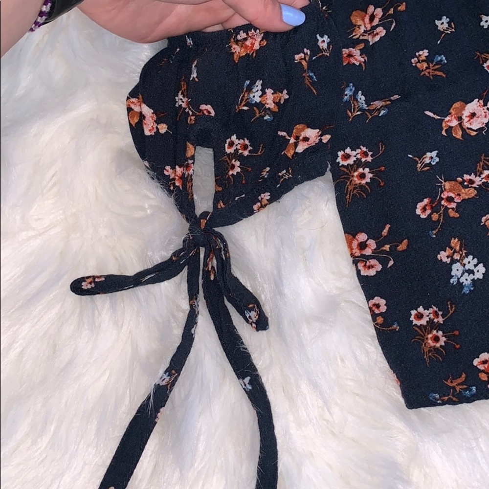 blouse - Picture 3 of 5